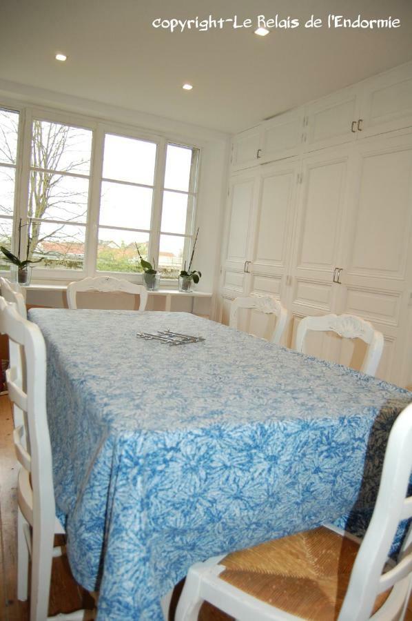 Le Relais De L'Endormie Hotel โนฌ็องต์-ซูร์-แซน ภายนอก รูปภาพ